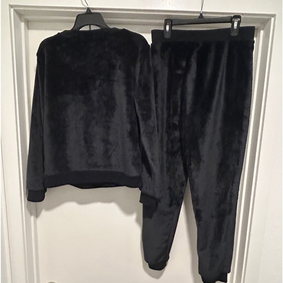 EPIC THREADS GIRLS BLACK & PINK MULTI-HEART LOGOS FLEECE 2-PC SET - Picture 2 of 13